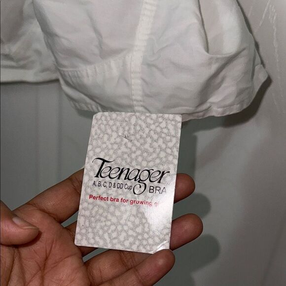 Womens White Full Coverage Bra with Wide elastic Straps 42 D NWT - Picture 2 of 7